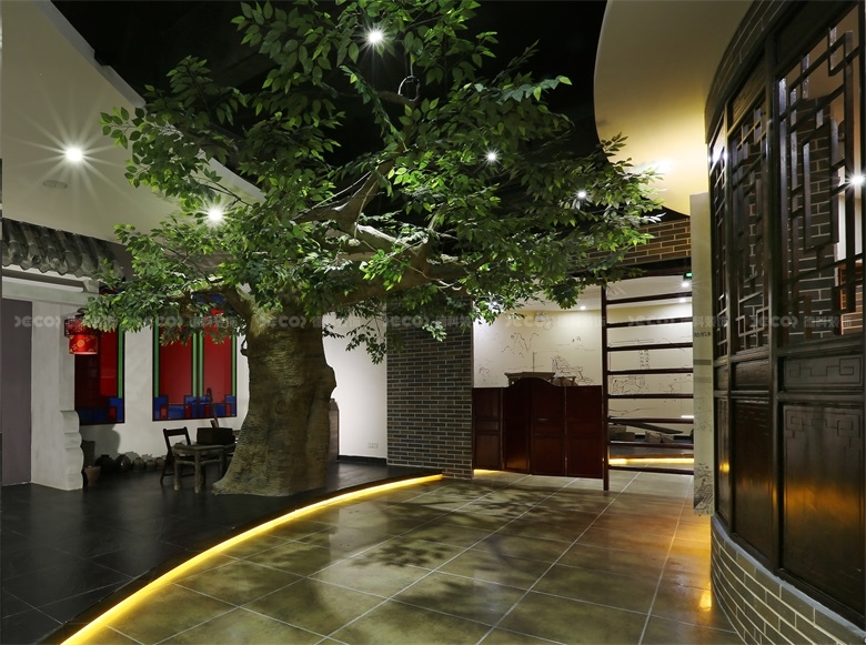 如何通過展館設(shè)計(jì)來創(chuàng)造一個(gè)引人入勝的展示場(chǎng)景？